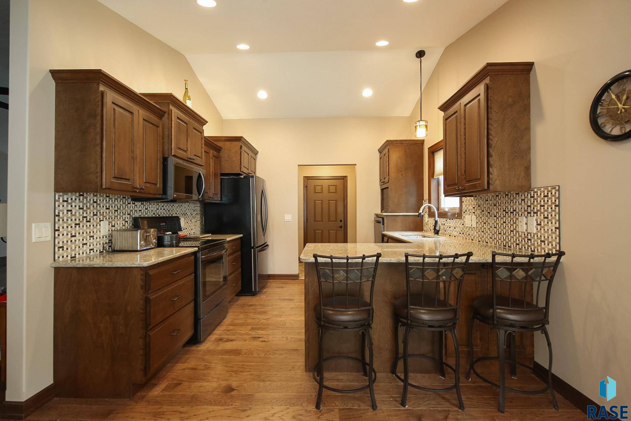 Chester, SD 57016,5189 S Shore Dr