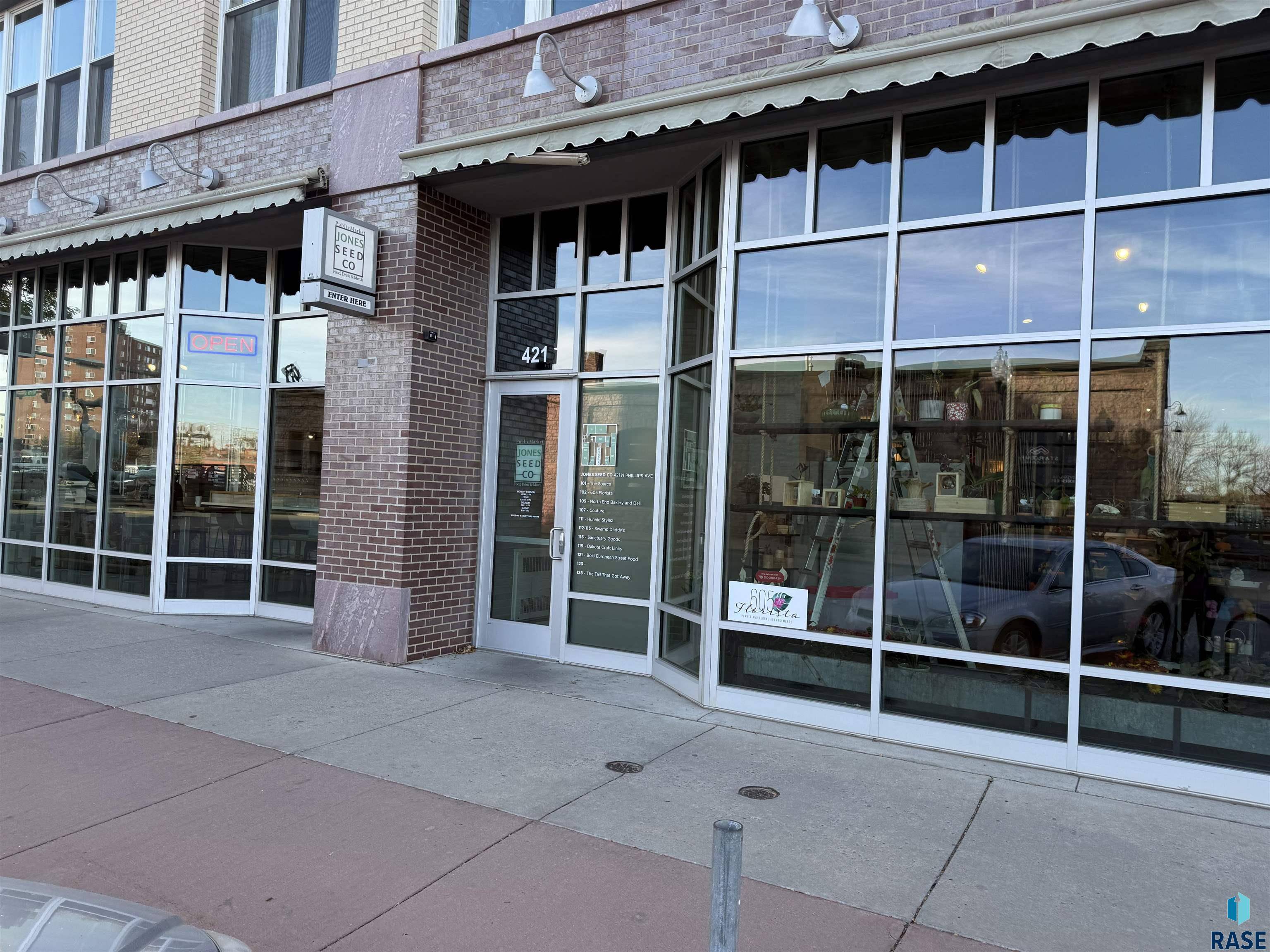 Sioux Falls, SD 57104,421 N Phillips Ave