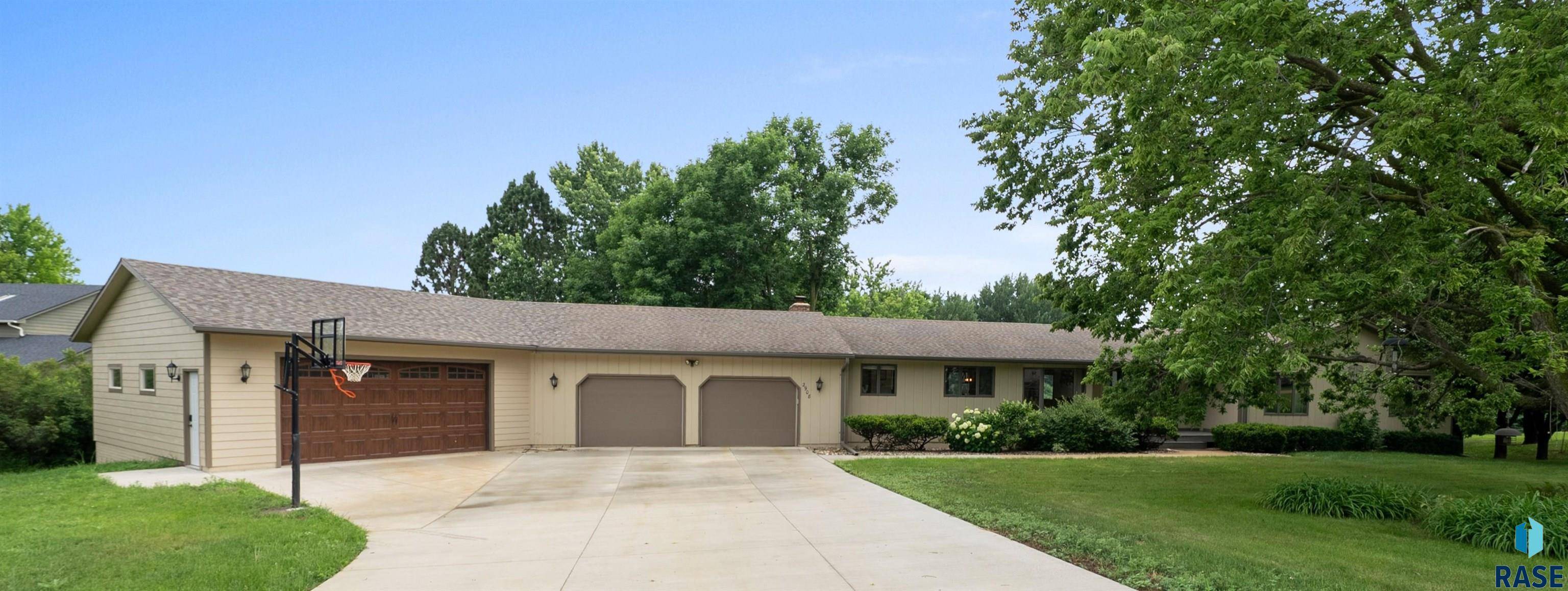 Brandon, SD 57005,2908 N Oak Rd