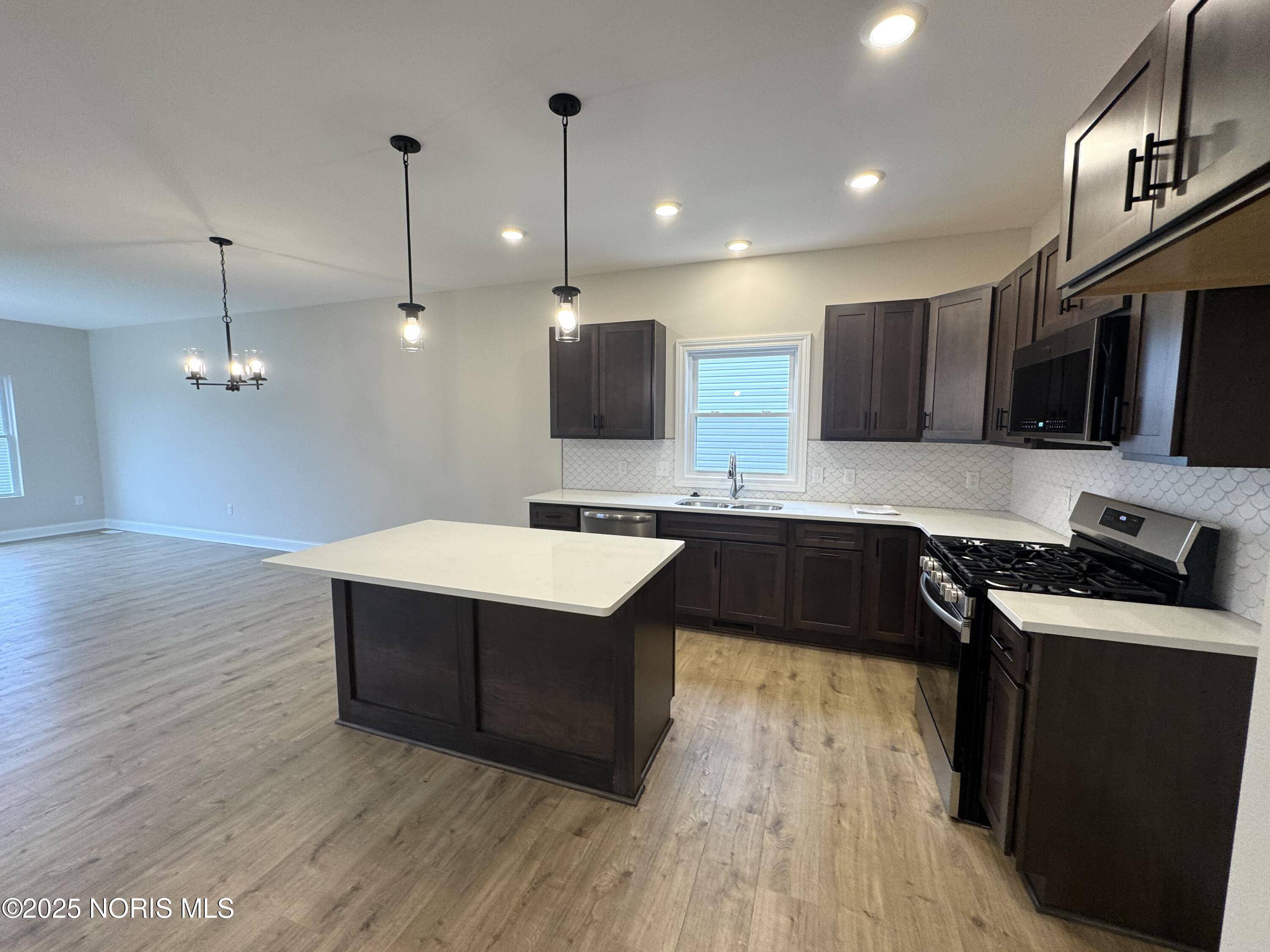 Oregon, OH 43616,5021 Easton DR