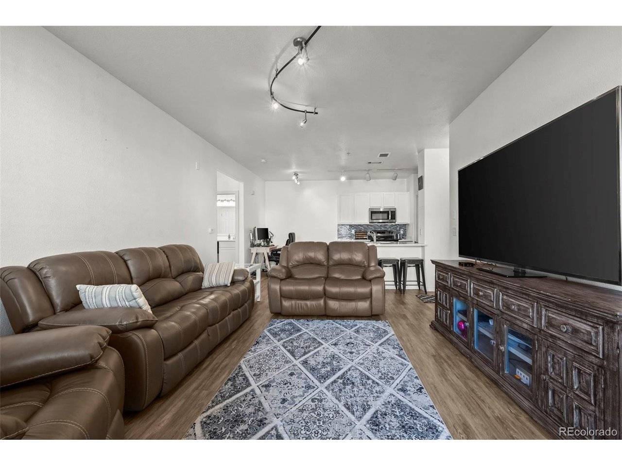 Aurora, CO 80013,19303 E College #207