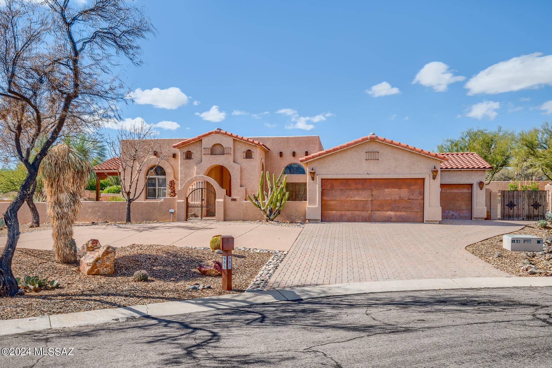 Oro Valley, AZ 85755,985 W Silver Spring Place