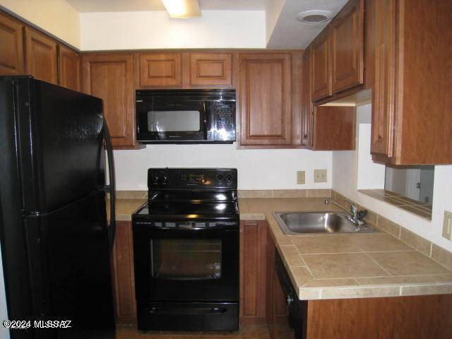 Tucson, AZ 85719,1810 E Blacklidge Drive #209