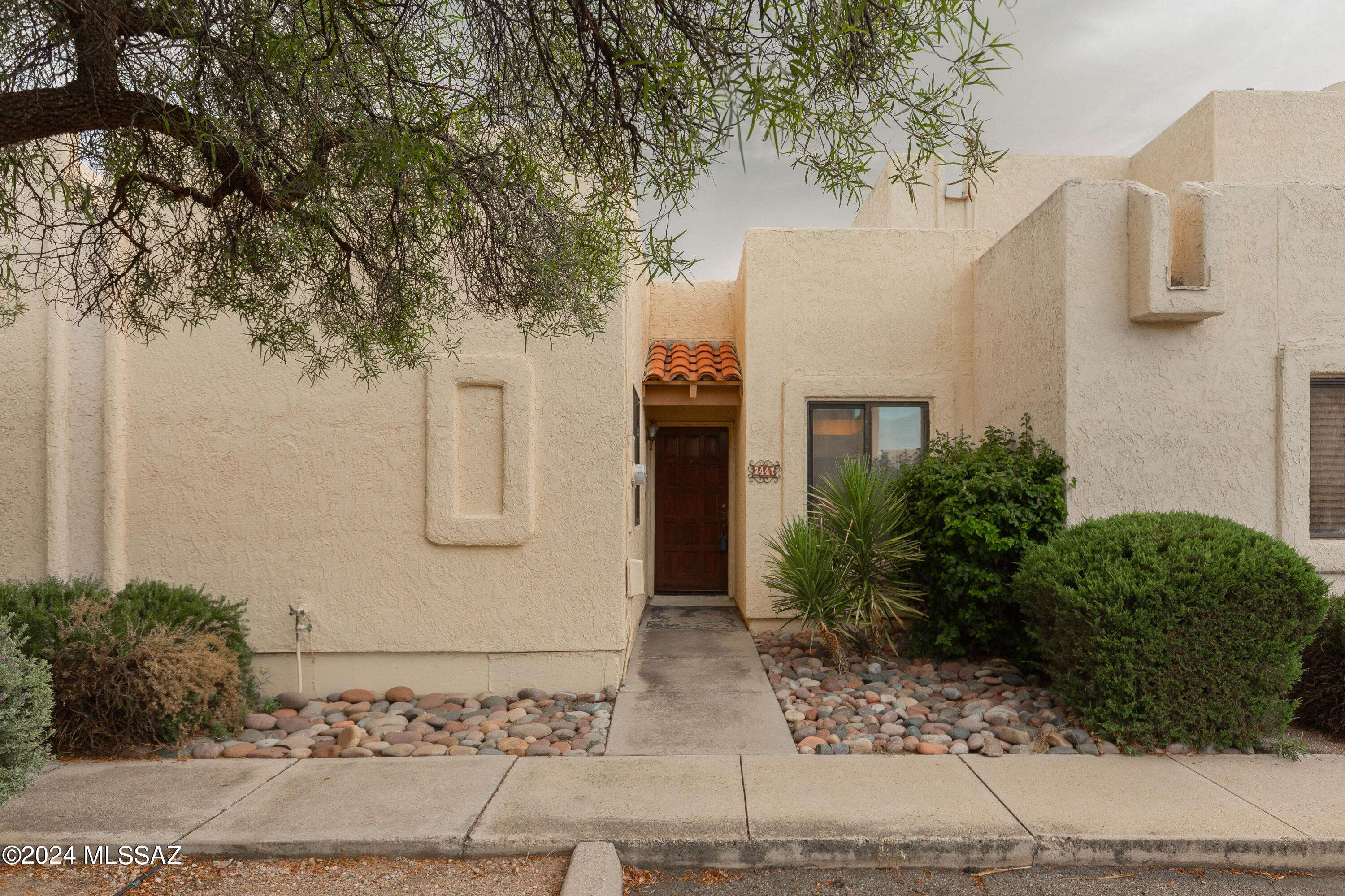 Tucson, AZ 85745,2447 N Ironwood Ridge Drive