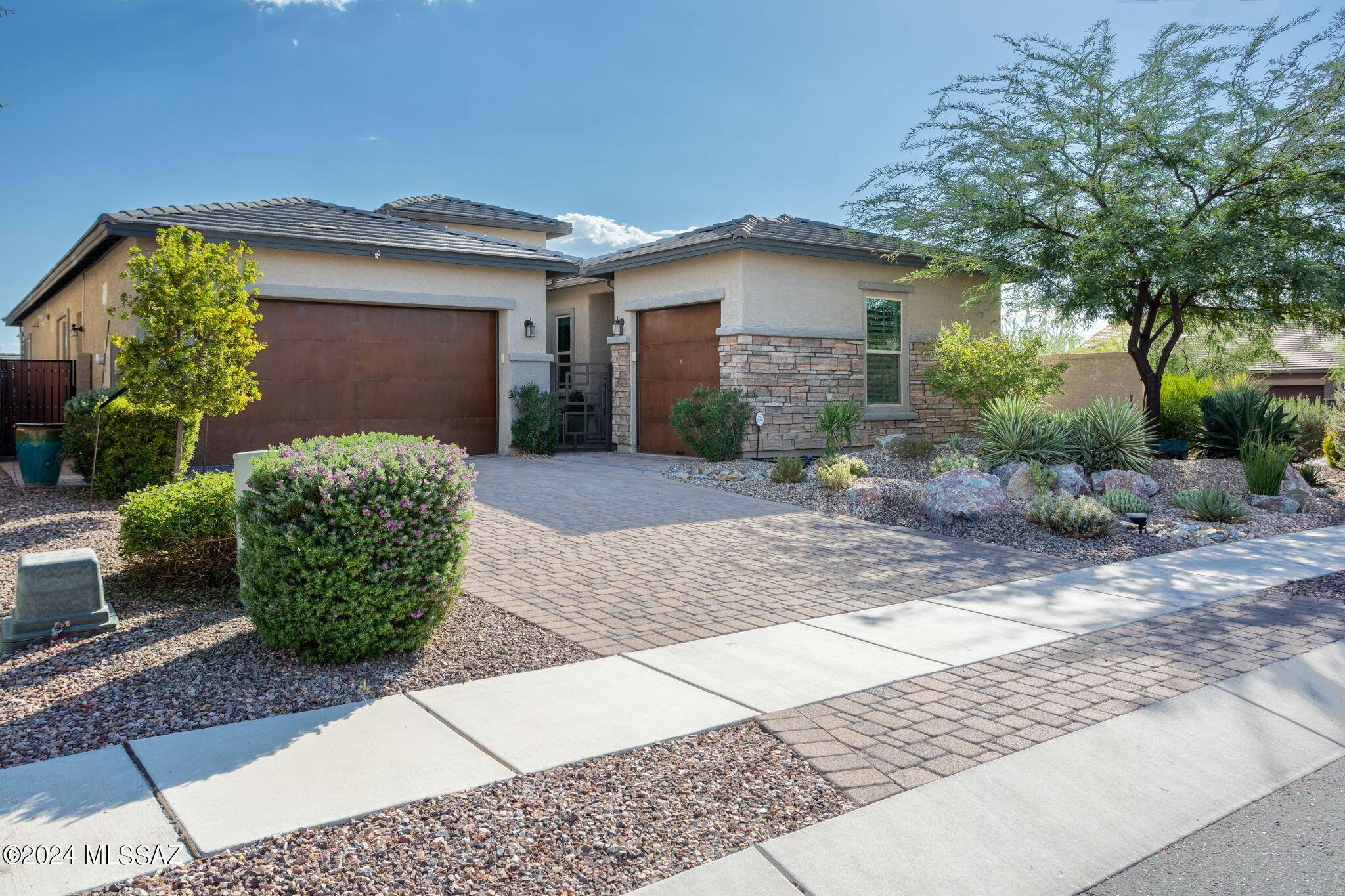 Oro Valley, AZ 85755,1095 W Rock Daisy Lane