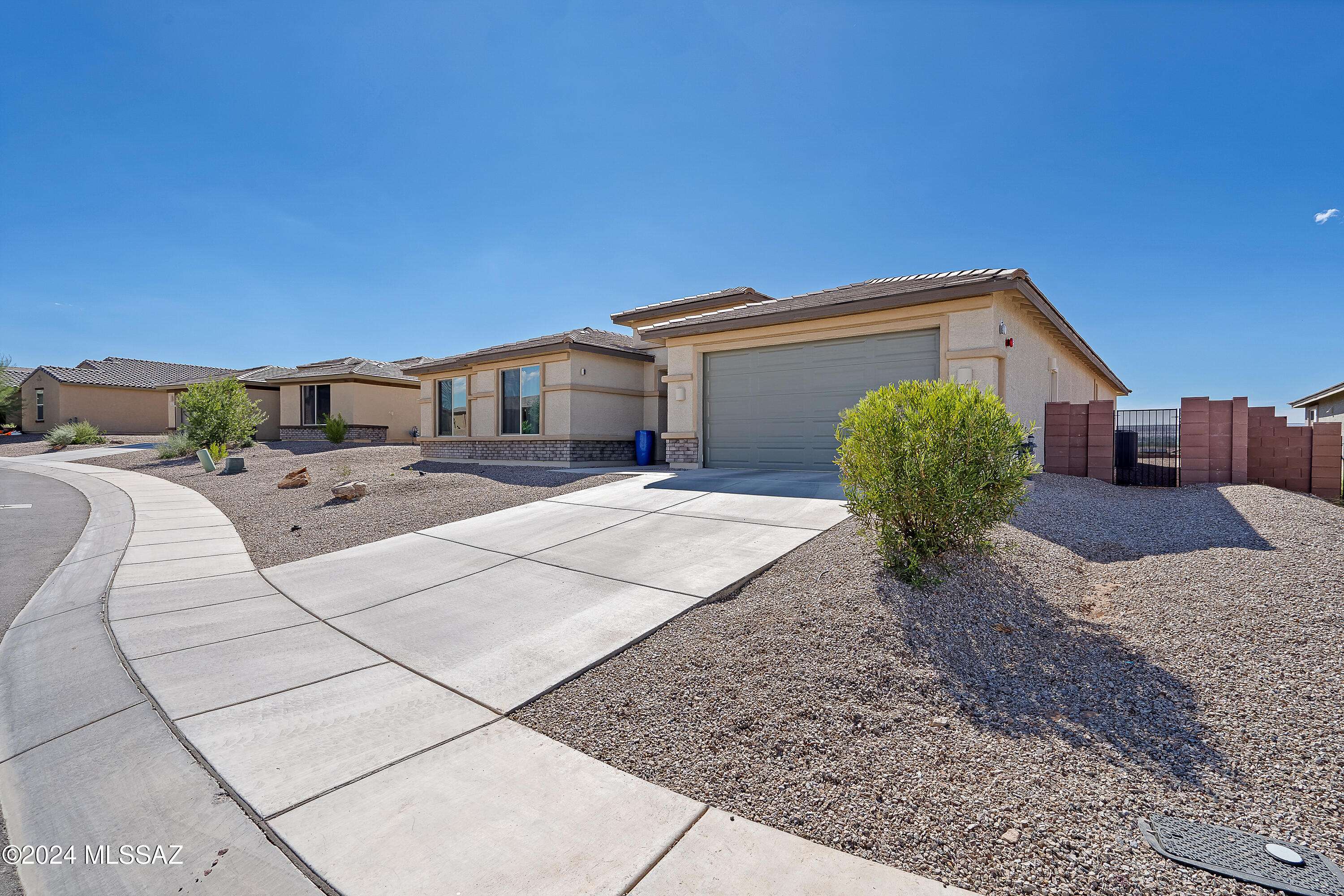 Sahuarita, AZ 85629,553 N Hollow Hoot Place