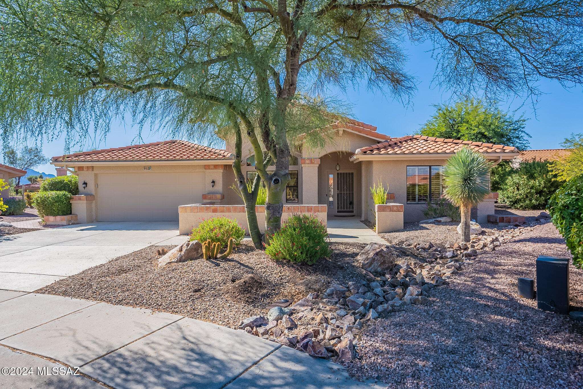 Oro Valley, AZ 85755,962 E Royal Ridge Drive