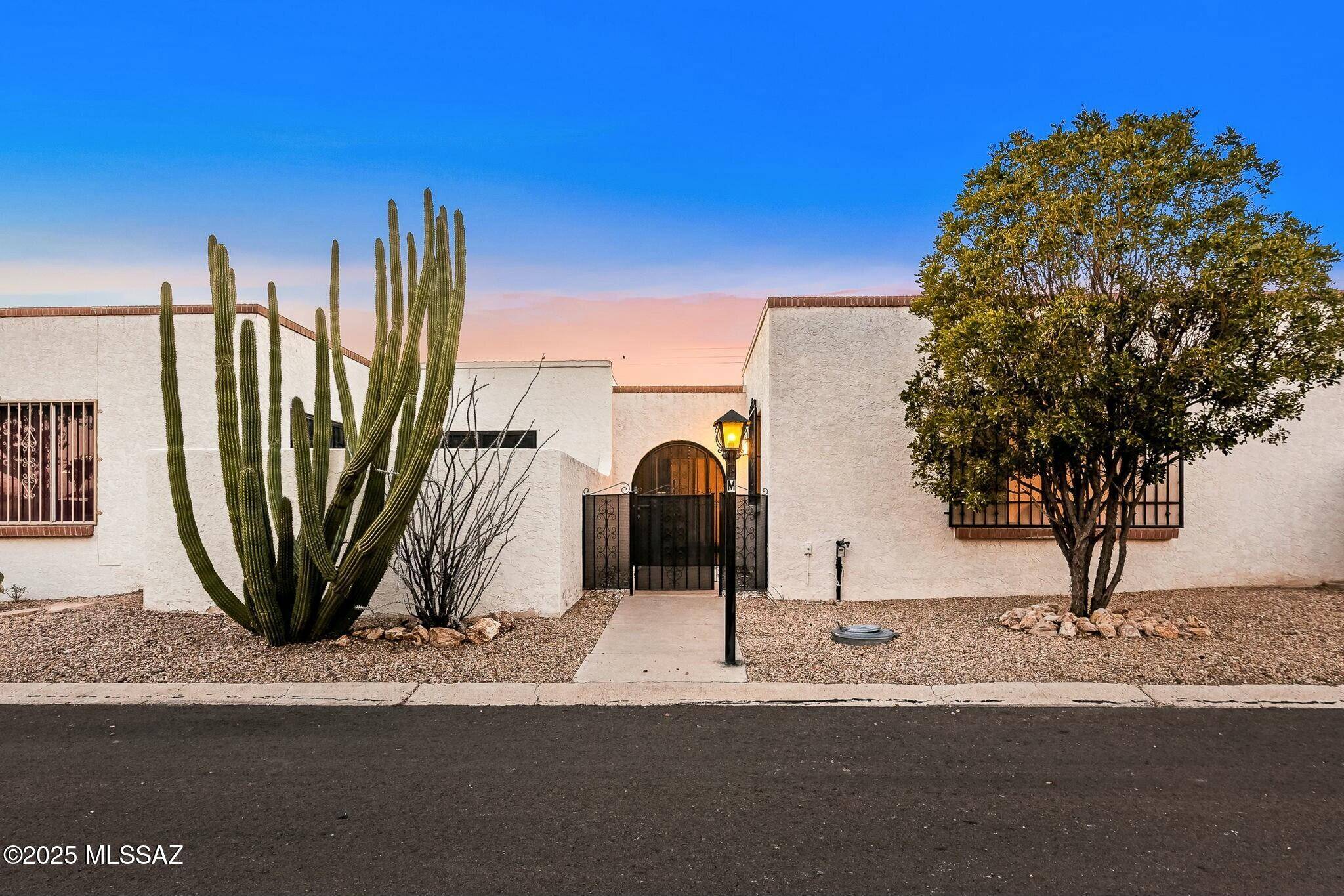 Tucson, AZ 85704,600 E River Road #M