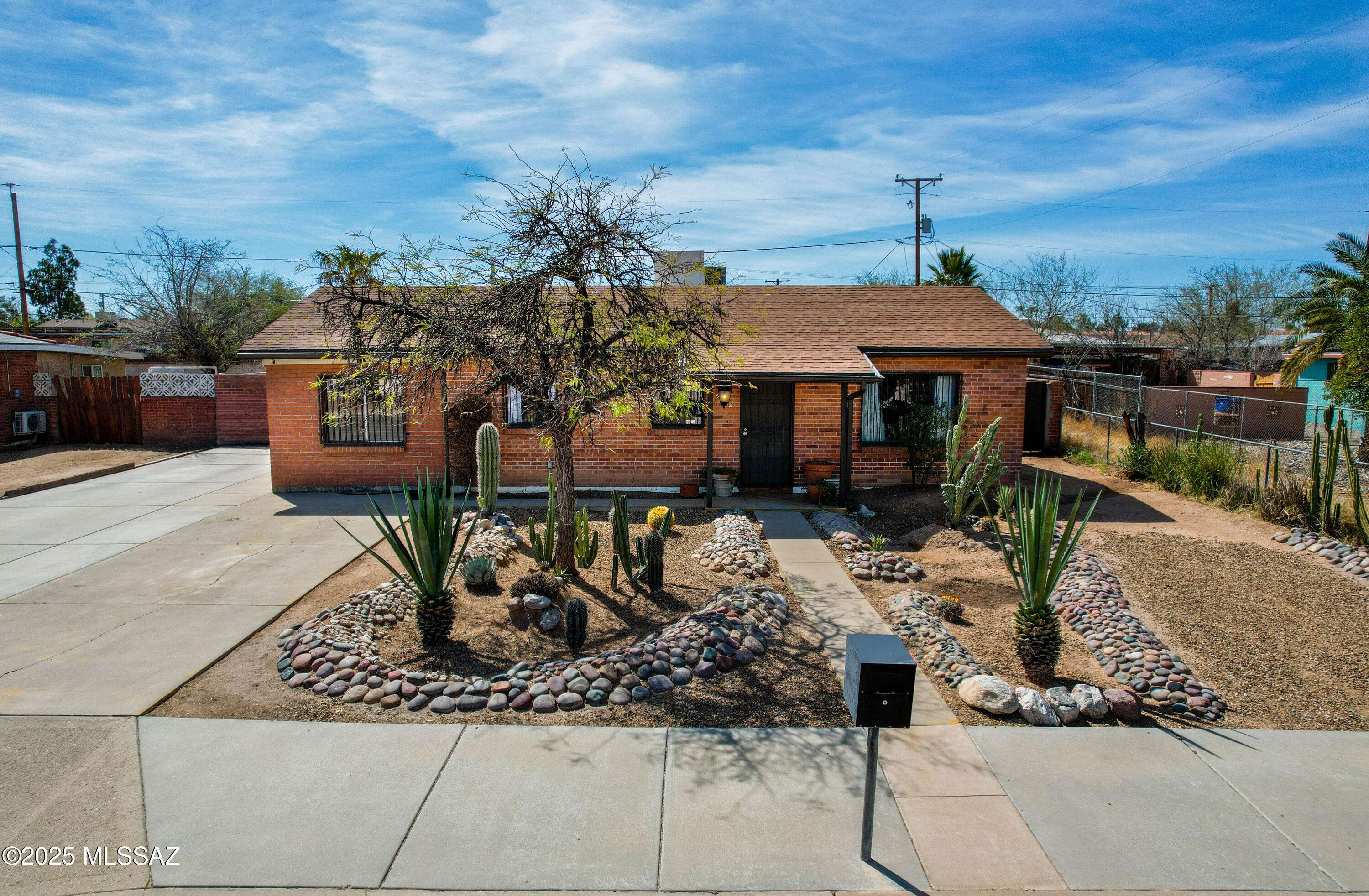 Tucson, AZ 85705,502 E Smoot Drive