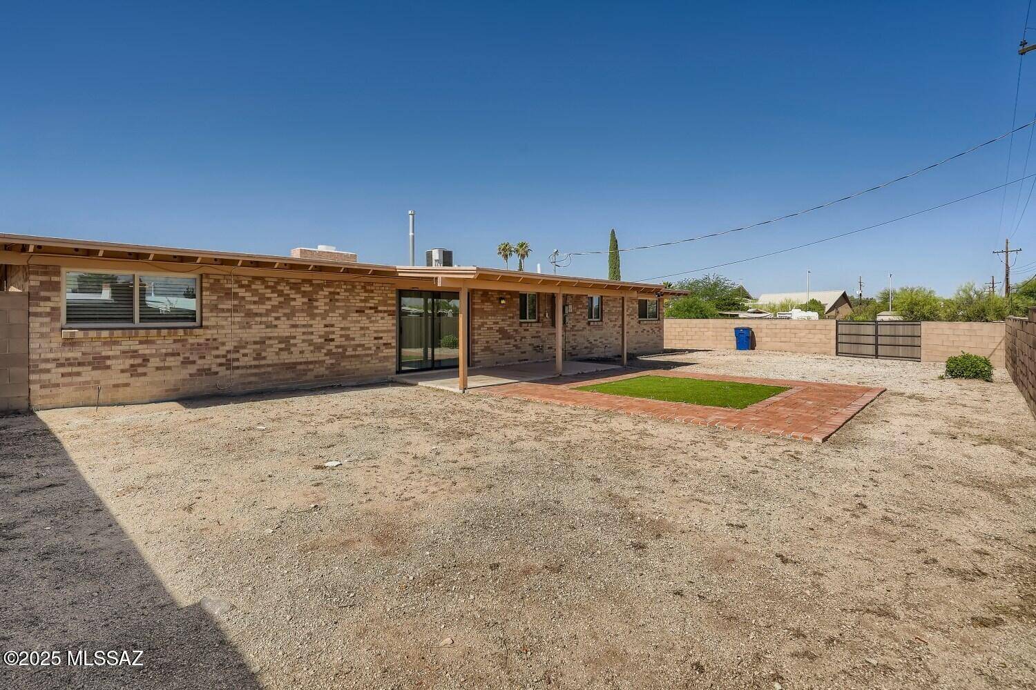 Tucson, AZ 85710,8835 E Bluefield Street
