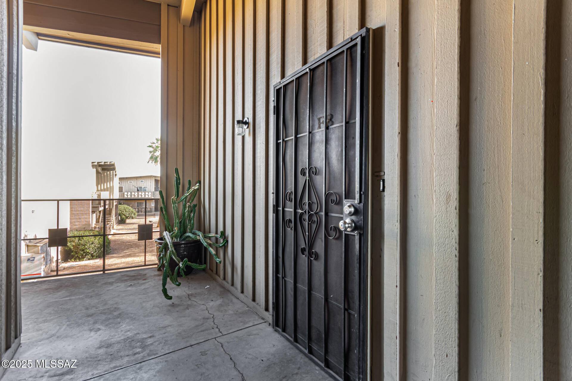 Tucson, AZ 85712,2525 N Alvernon Way #UNIT F8