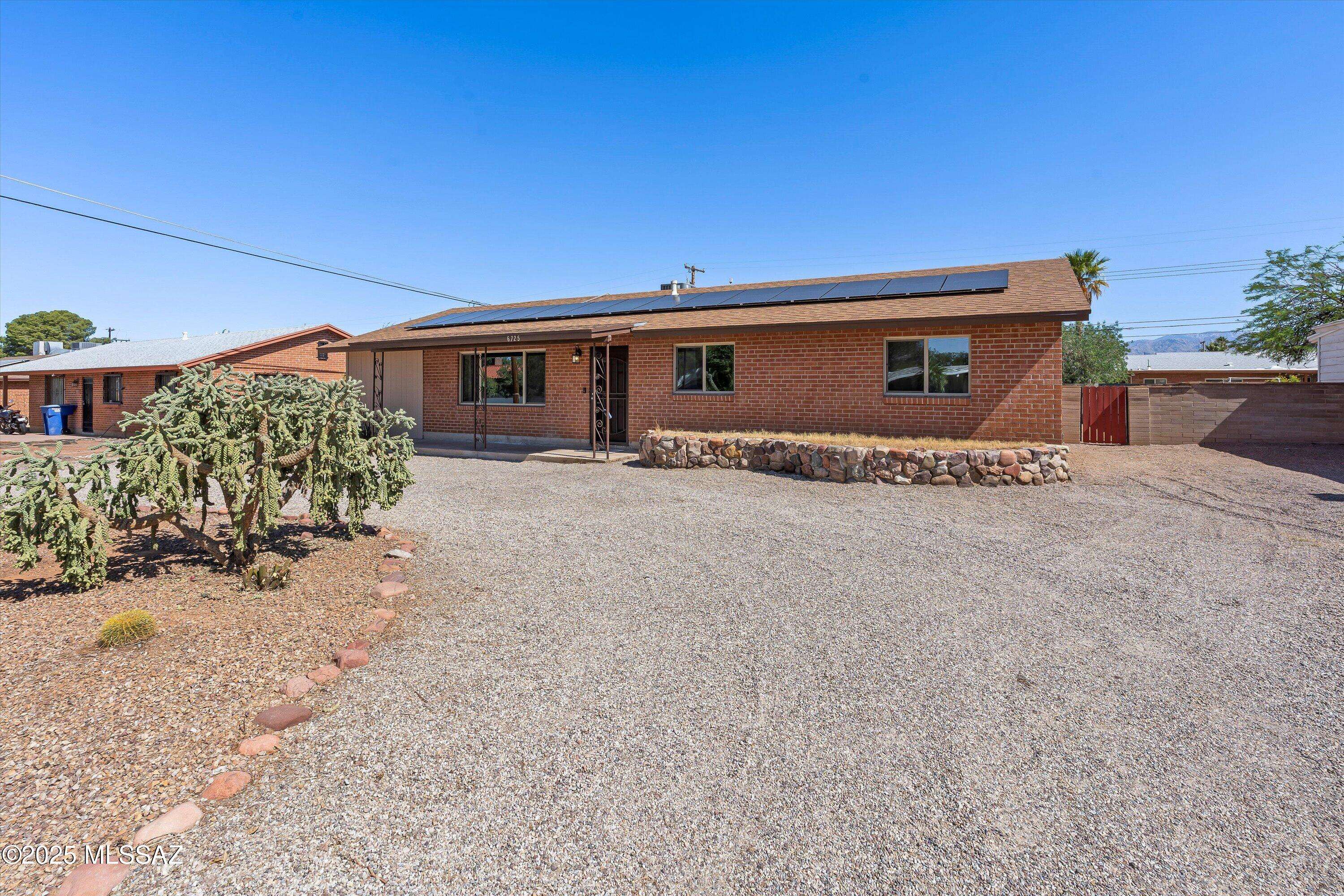 Tucson, AZ 85710,6725 E Scarlett Street