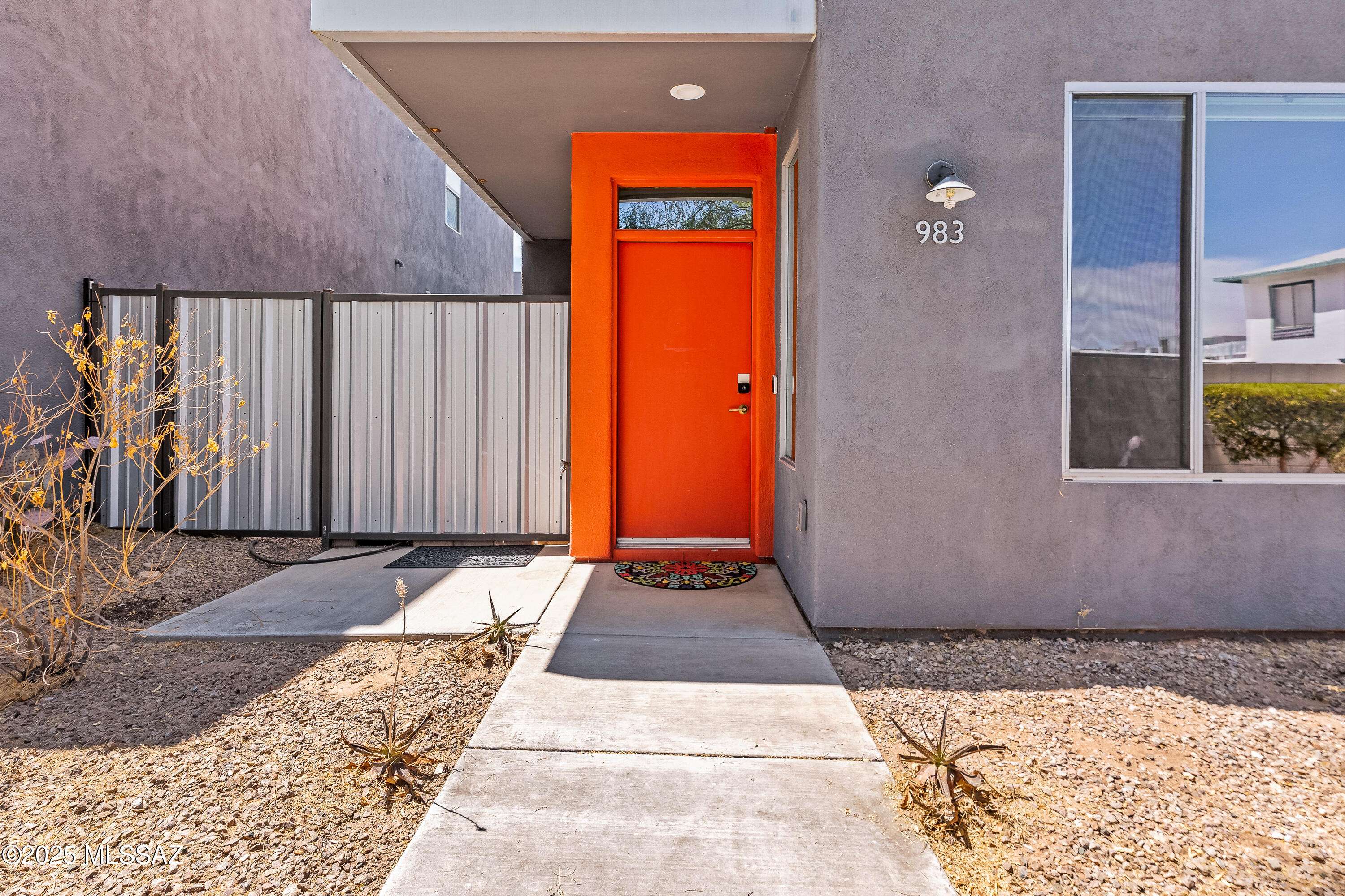 Tucson, AZ 85719,983 E Park Modern Drive