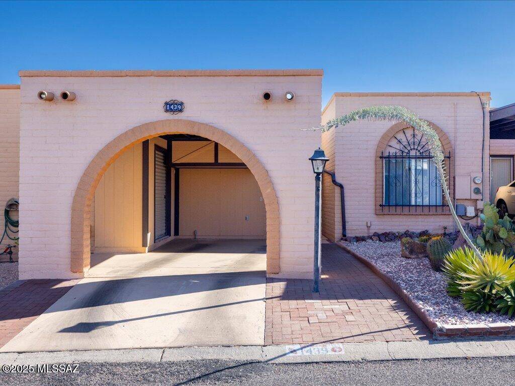 Green Valley, AZ 85622,1439 W Calle Pueblo