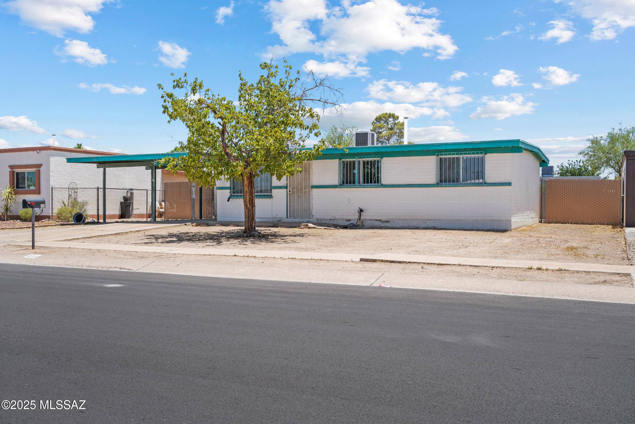Tucson, AZ 85756,851 W Acadia Drive