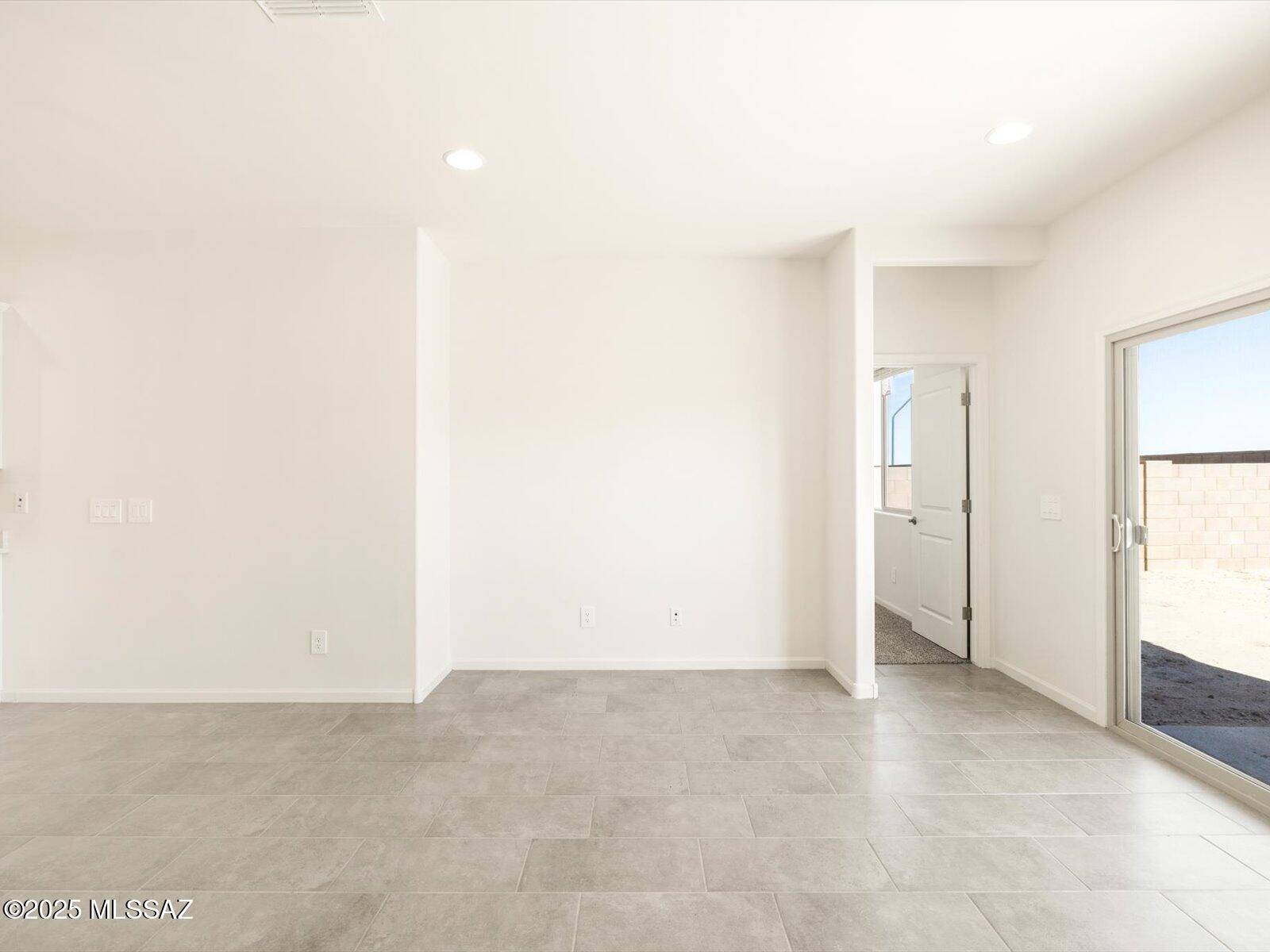Tucson, AZ 85743,9877 N Solstice Avenue