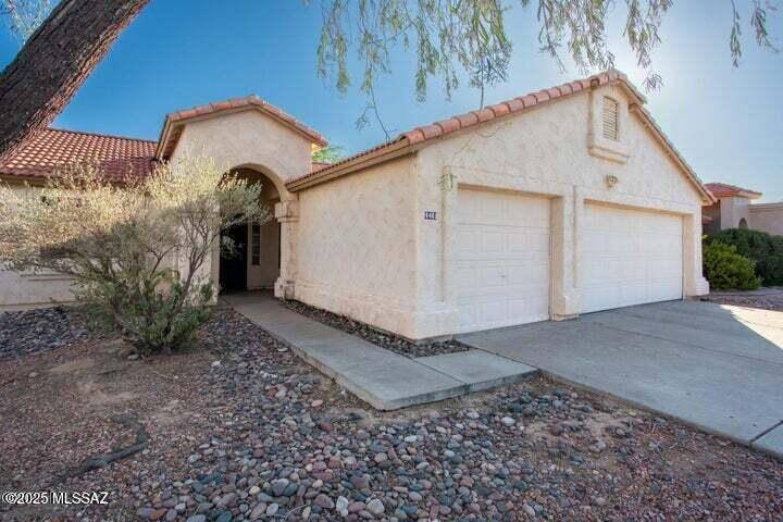 Tucson, AZ 85742,9401 N Warbler Place