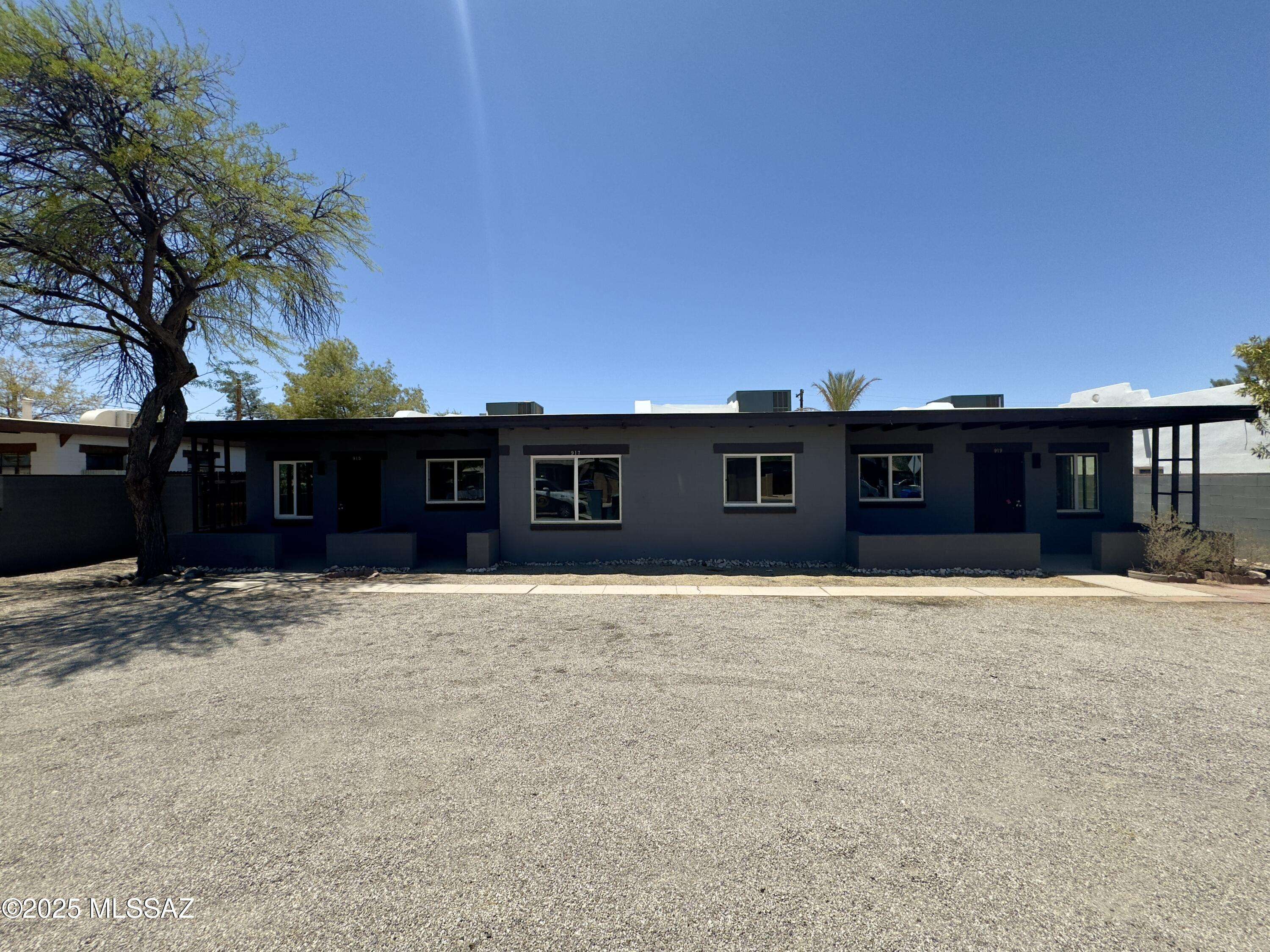 Tucson, AZ 85711,919 N Columbus Boulevard #3