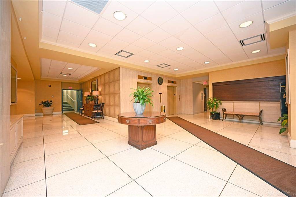 Cincinnati, OH 45208,2444 Madison Road #1406