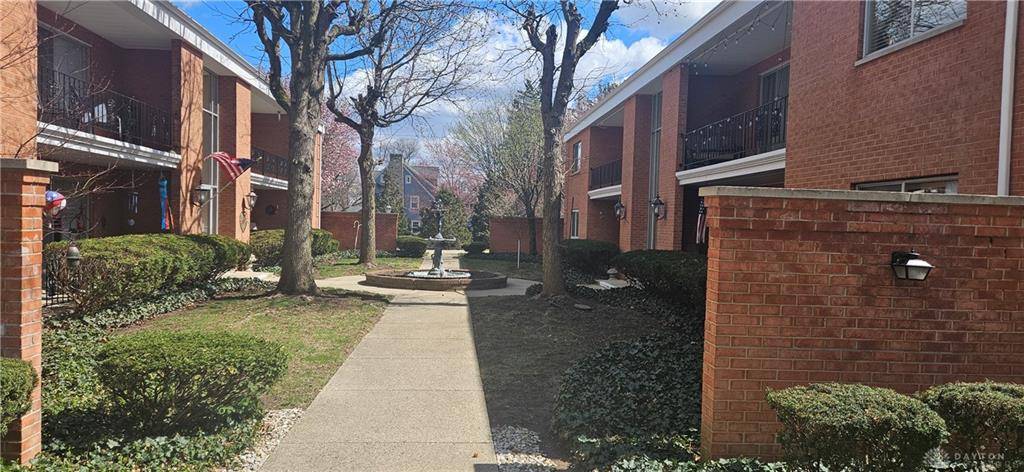 Oakwood, OH 45419,1001 Far Hills Avenue #933