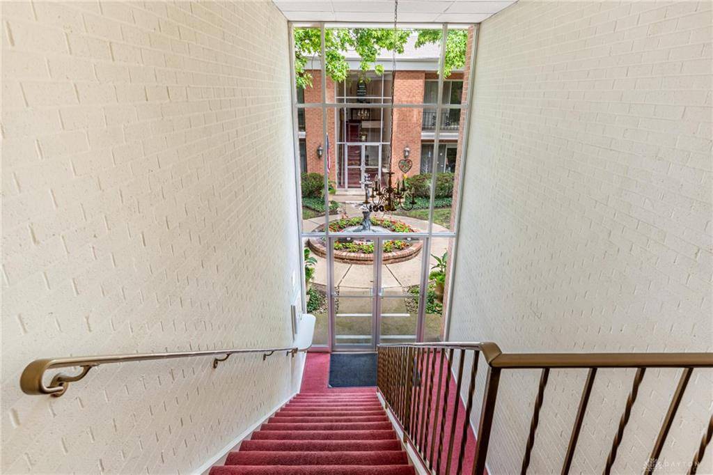Oakwood, OH 45419,1001 Far Hills Avenue #3