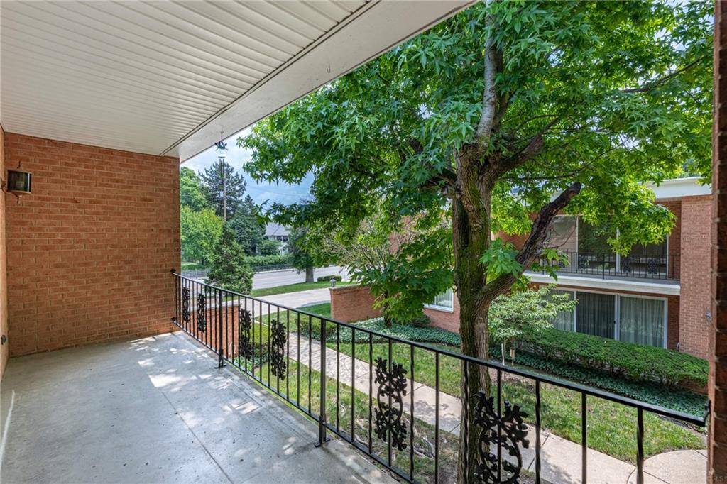 Oakwood, OH 45419,933 Far Hills Avenue #3
