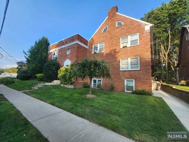 Teaneck, NJ 07666,735 Elm AVE # 7A