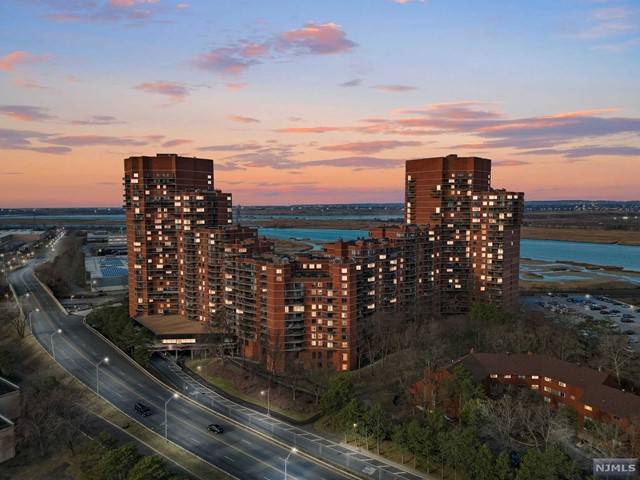 Secaucus, NJ 07094,2038 Harmon Cove Tower