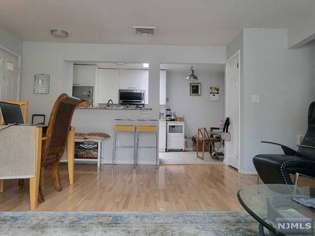 Edgewater, NJ 07020,780 River RD #393