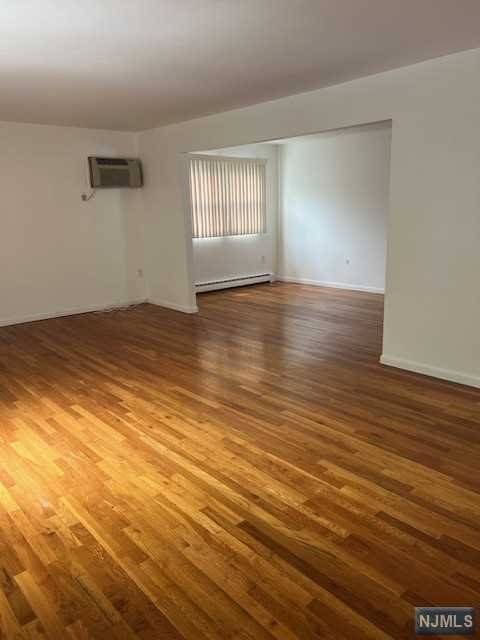 Palisades Park, NJ 07650,443 5th ST