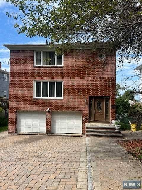 Palisades Park, NJ 07650,443 5th ST