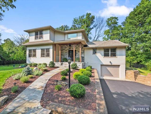 Franklin Lakes, NJ 07417,231 Mabel PL