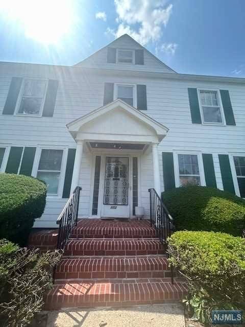 Englewood, NJ 07631,172 W Palisade AVE #2