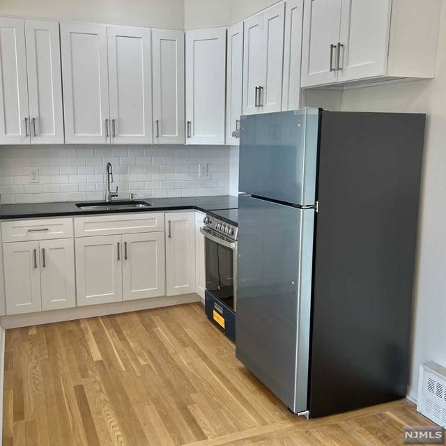 East Rutherford, NJ 07073,89 Uhland ST #20