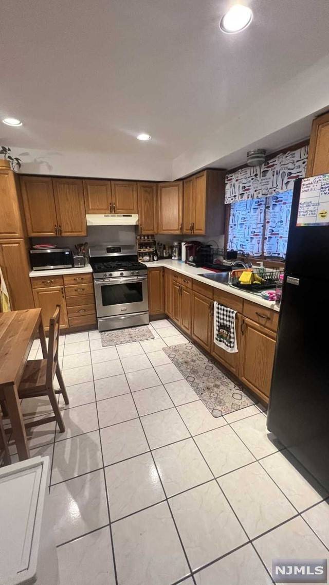 Lyndhurst, NJ 07071,312 Livingston AVE #2