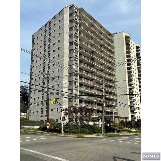 Hackensack, NJ 07601,235 Prospect AVE # 8F