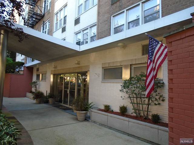 Fort Lee, NJ 07024,2160 Center AVE #4M