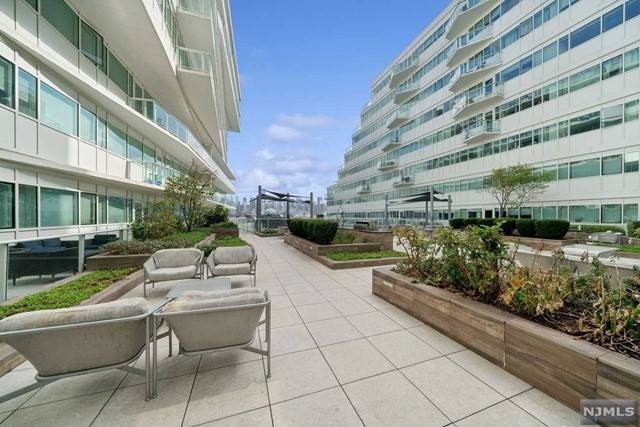 Weehawken, NJ 07086,800 Avenue Port Imp  # 309