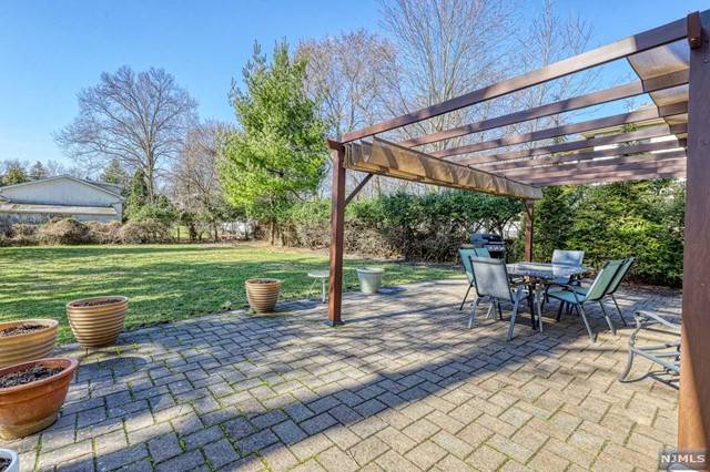 Cresskill, NJ 07626,84 Westervelt PL