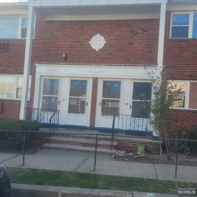 Passaic, NJ 07055,121 Pennington AVE