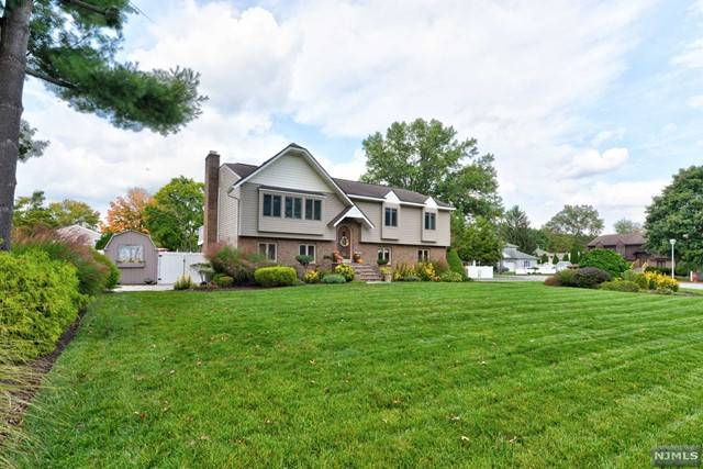 Pequannock Township, NJ 07440,18 Daria DR