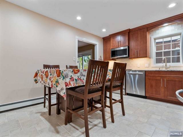 Andover Twsp, NJ 07860,24 Irving PL