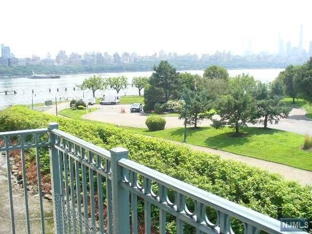 Edgewater, NJ 07020,234 The Promenade  #234