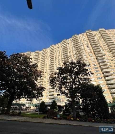 Fort Lee, NJ 07024,555 North AVE # 18L