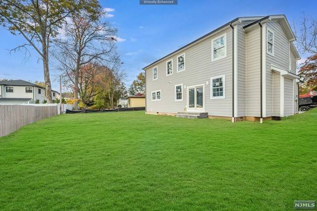 River Edge, NJ 07661,261 Princeton DR