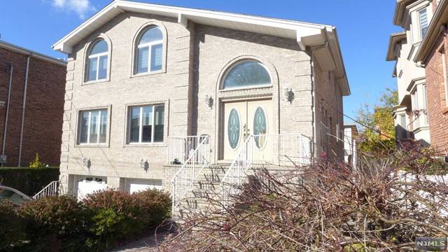 Palisades Park, NJ 07650,523 2nd ST