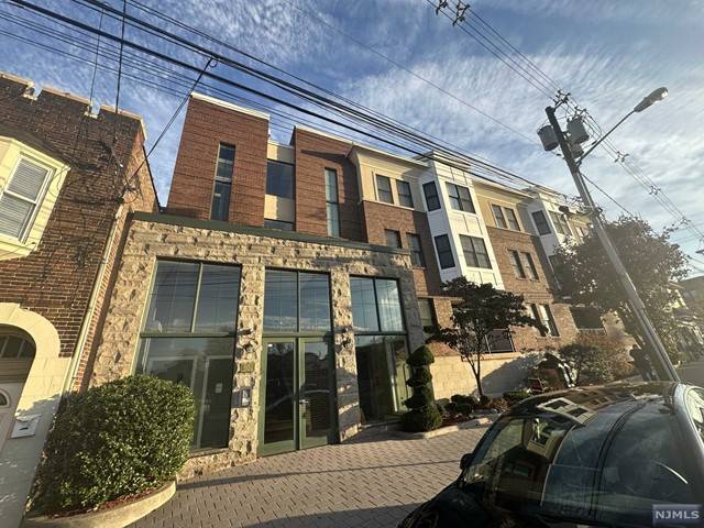 Cliffside Park, NJ 07010,500 Anderson AVE #305