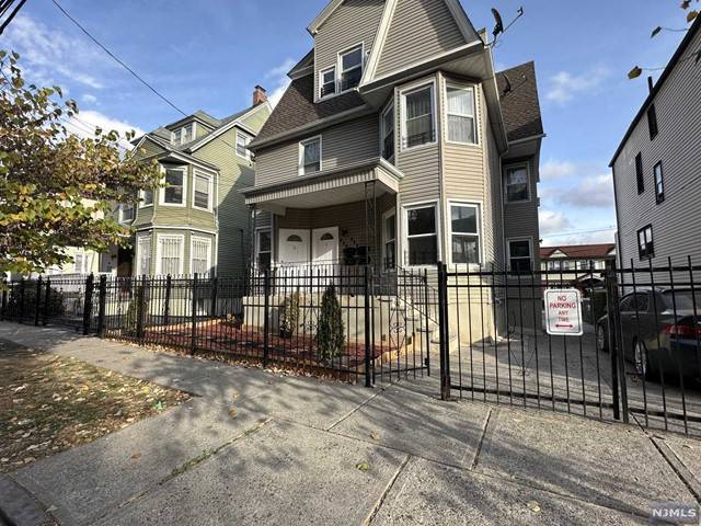 Newark, NJ 07104,467-469 Summer AVE #3