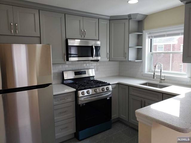 Hackensack, NJ 07601,475 Colonial TER #8