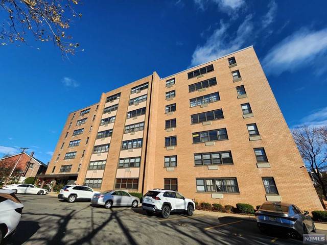 Fort Lee, NJ 07024,2352 Linwood AVE #6A